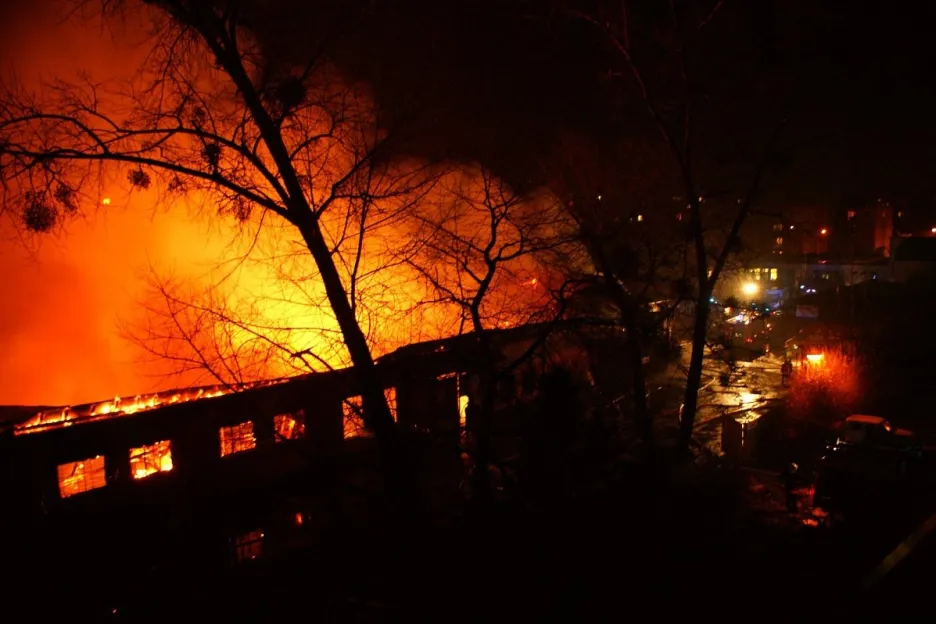 Požár bývalé pily ve Valašském Meziříčí