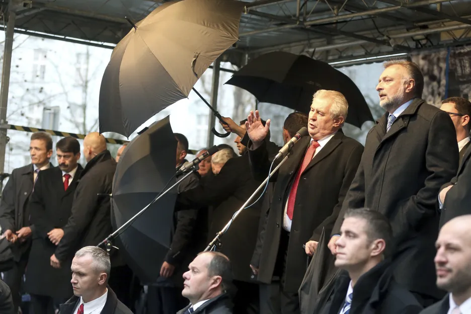 25. výročí 17. listopadu - Miloš Zeman při projevu