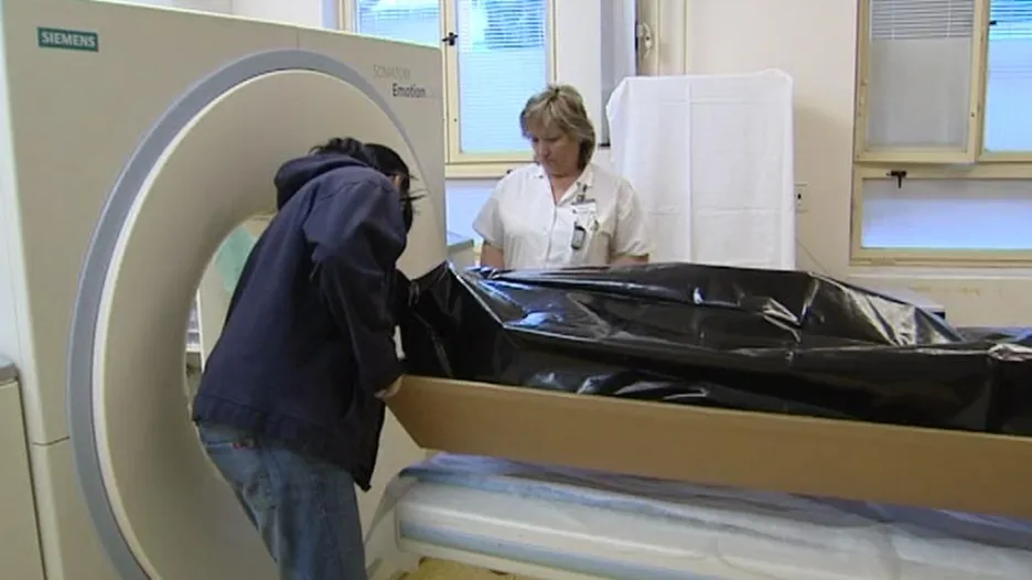 Mumie z klatovských katakomb na CT vyšetření - březen 2011