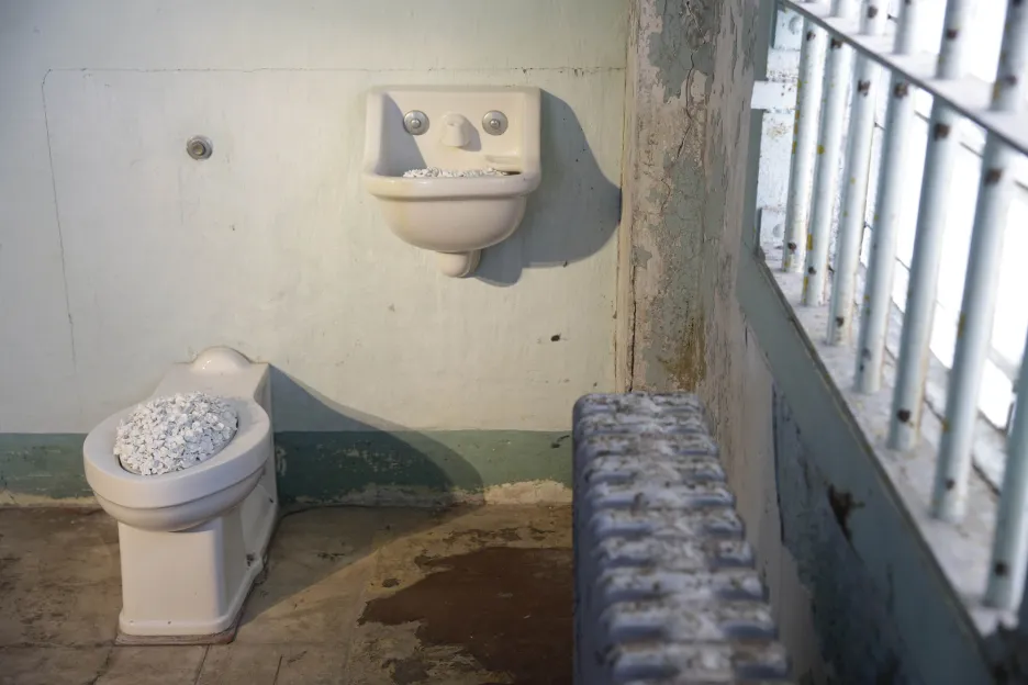Výstava Aj Wej-weje v Alcatrazu