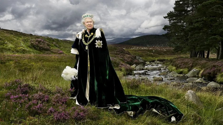 Portrét britské královny pořízený poblíž skotského Balmoralu