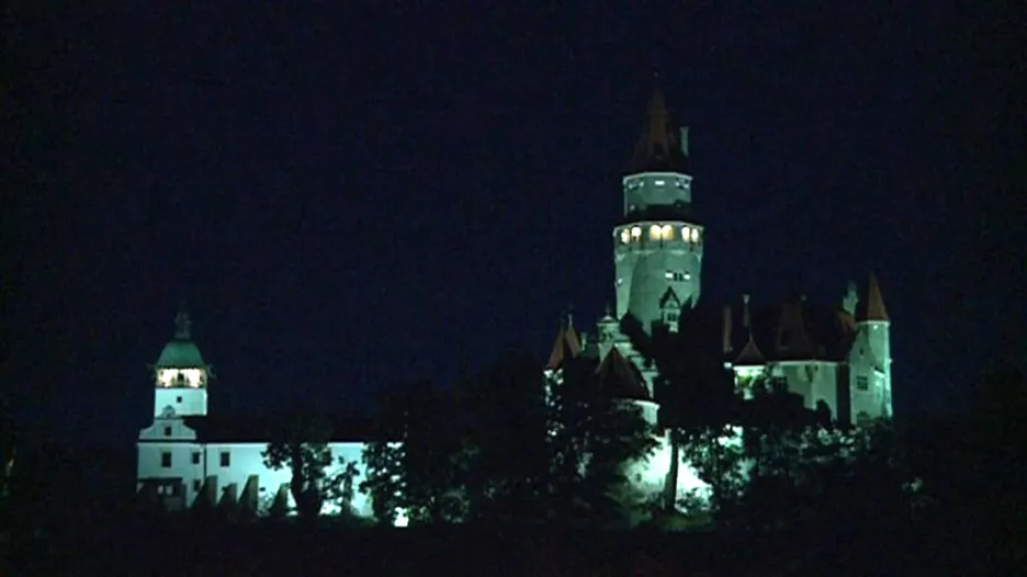 Osvícený hrad Bouzov