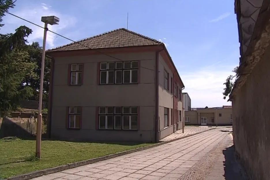 Budova základní školy v Ivanovicích na Hané