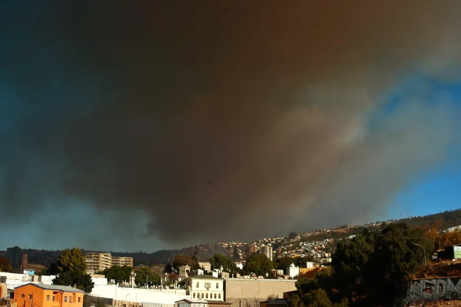 Chile bojuje s požárem v přístavu Valparaíso