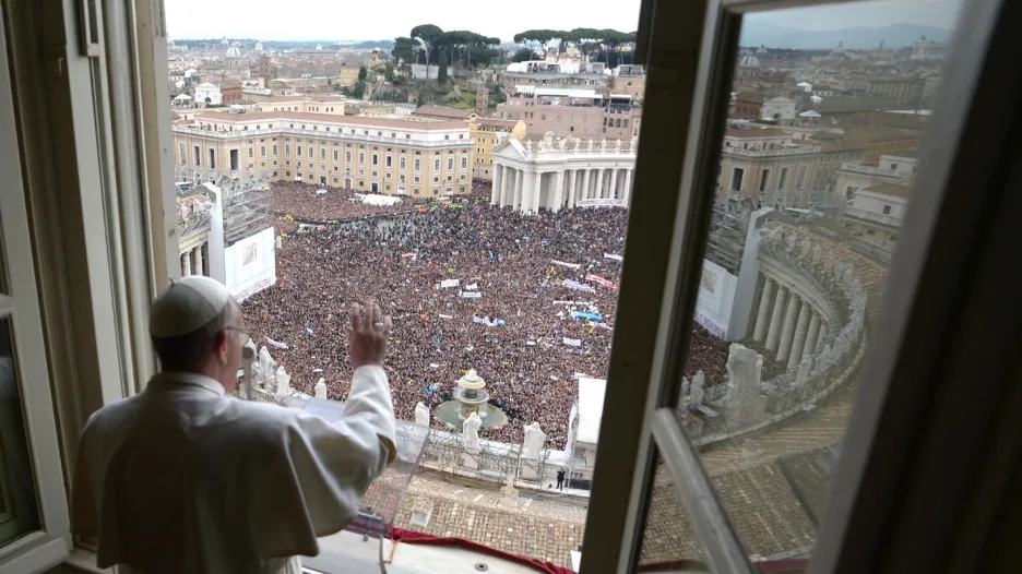 Papež František při modlitbě Anděl Páně