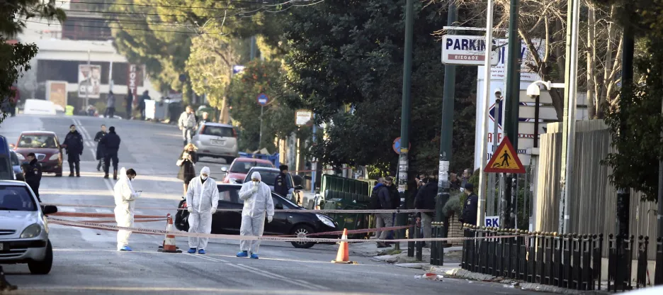 Vyšetřování střelby na rezidenci německého velvyslance v Aténách