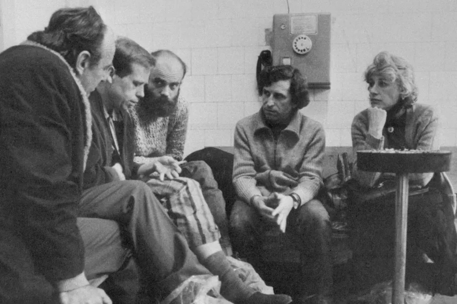 Jiří Ruml, Václav Havel, Jan Ruml, Ivan Havel a Olga Havlová (1983)