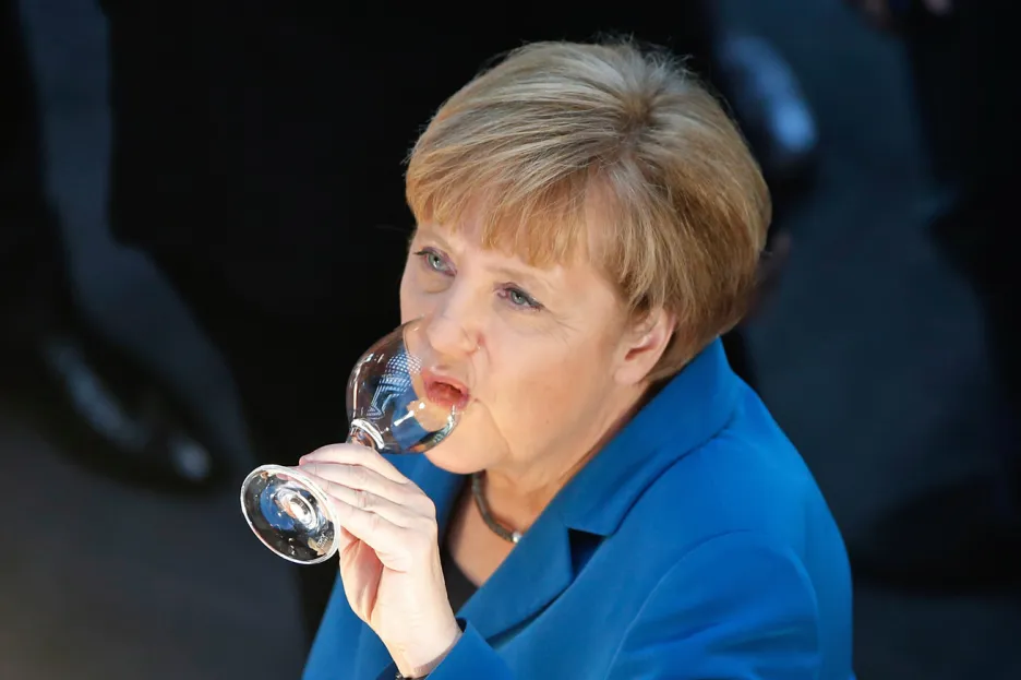 Angela Merkelová si připíjí na další funkční období