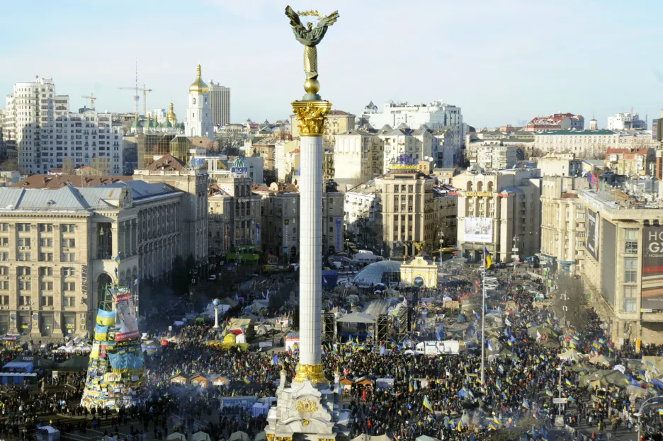 Centrum Kyjeva se plní demonstranty