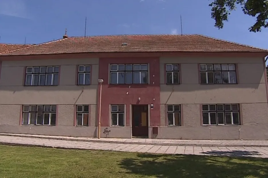 Budova základní školy v Ivanovicích na Hané