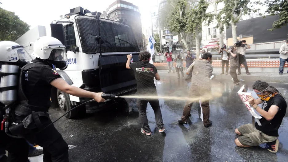 Protivládní nepokoje v Turecku