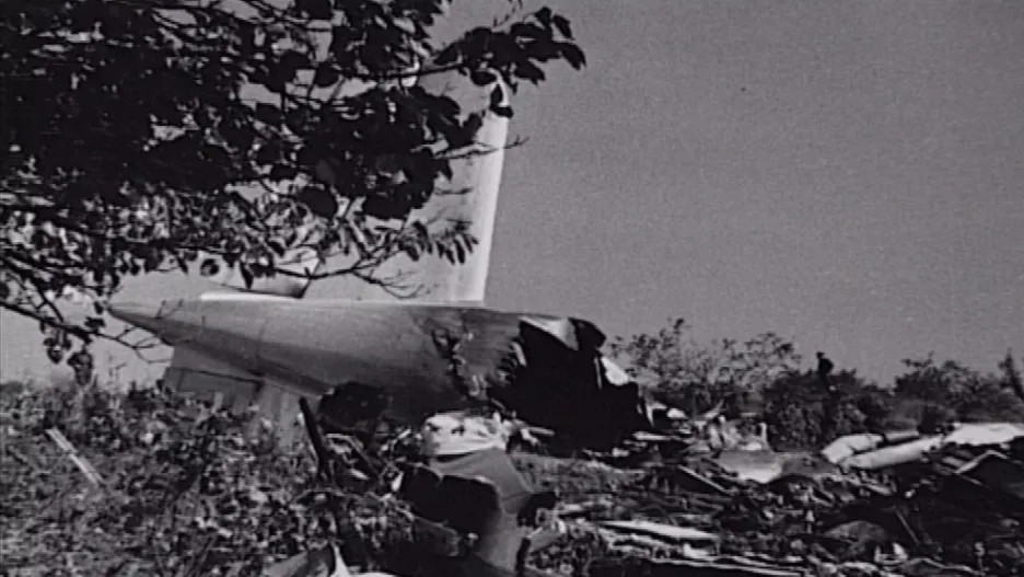 Trosky letadla, které v roce 1962 havarovalo u Újezdu u Brna