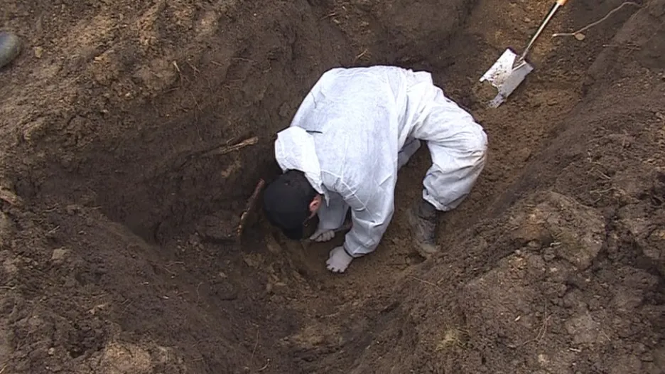Archeologové objevili hrob Kurta Knispela a dalších vojáků