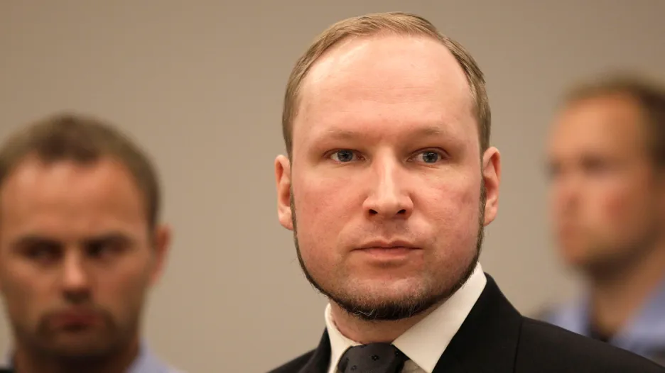 Anders Breivik poslouchá vynesení rozsudku