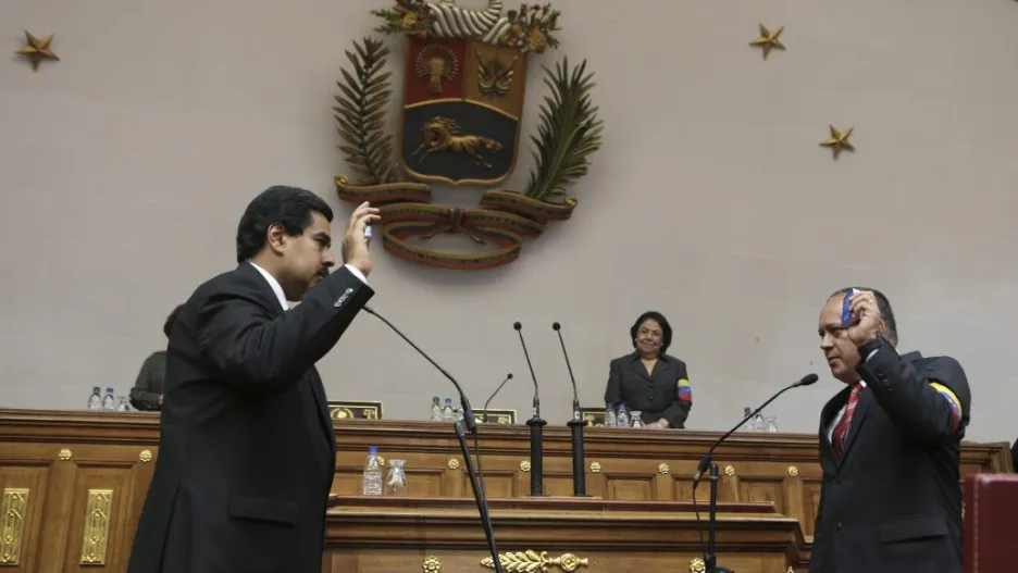 Nicolás Maduro a Diosdado Cabello