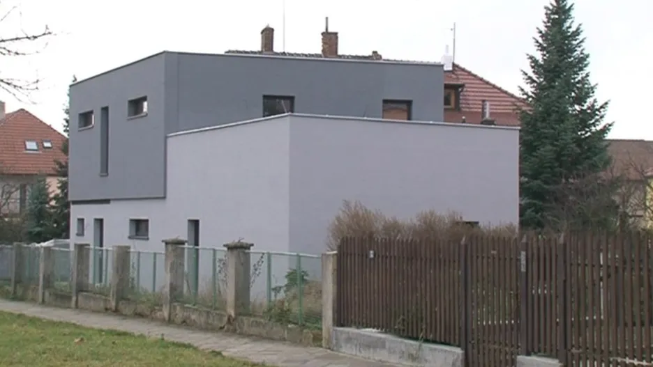 Černá stavba v brněnské čtvrti Husovice