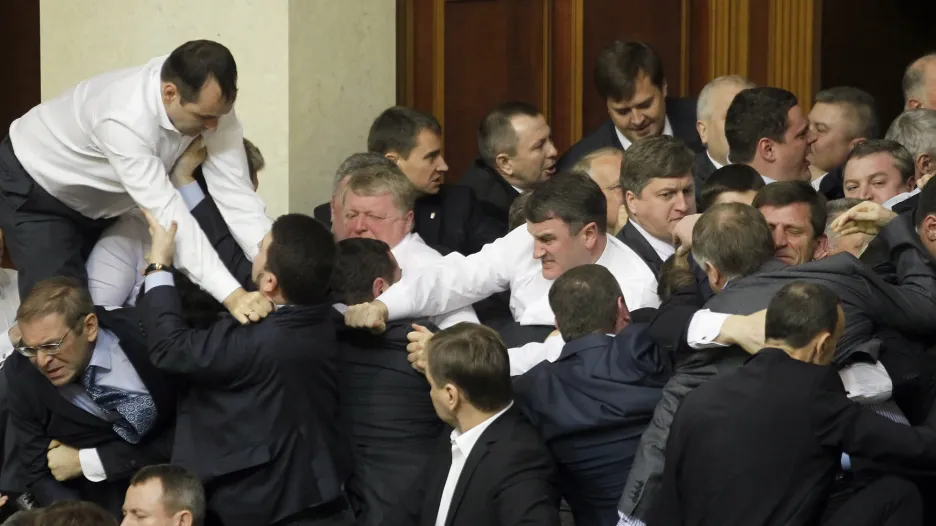 Šarvátky v ukrajinském parlamentu
