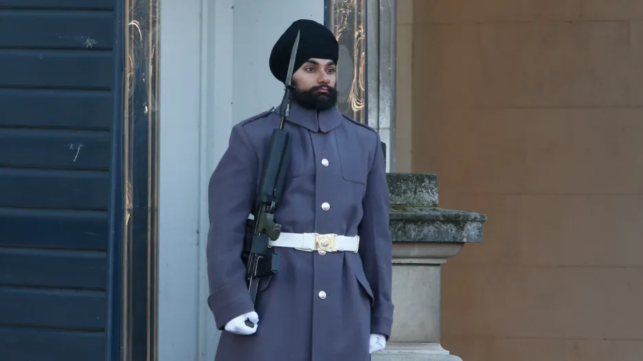 Jatinderpal Singh Bhullar před Buckinghamským palácem
