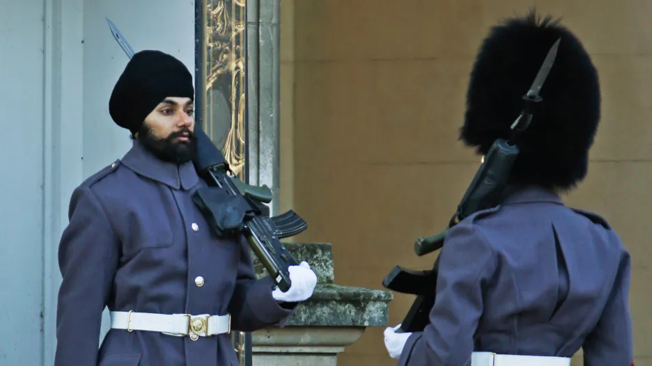 Jatinderpal Singh Bhullar před Buckinghamským palácem