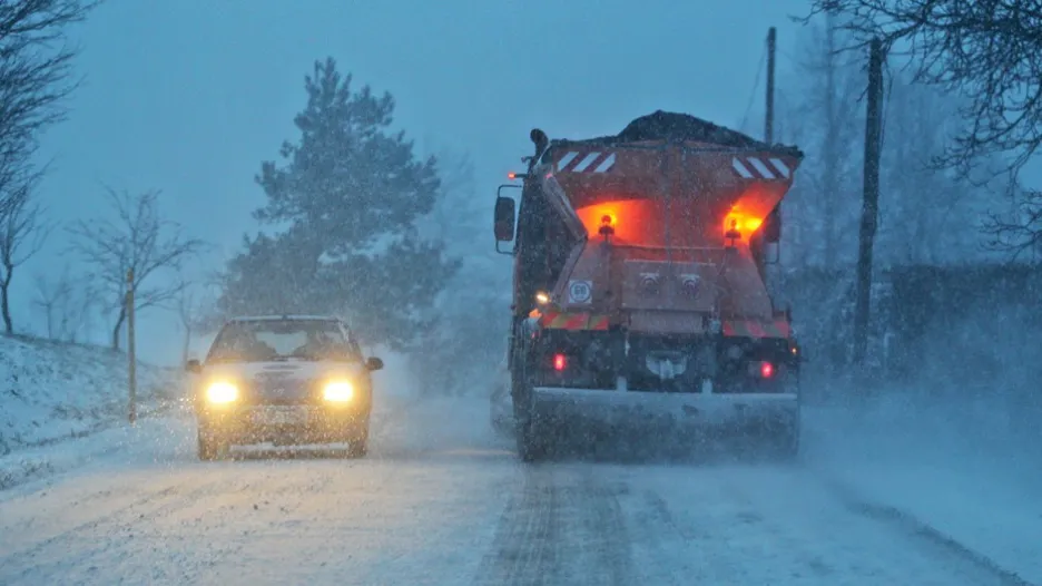 Zimní počasí komplikuje v Česku dopravu