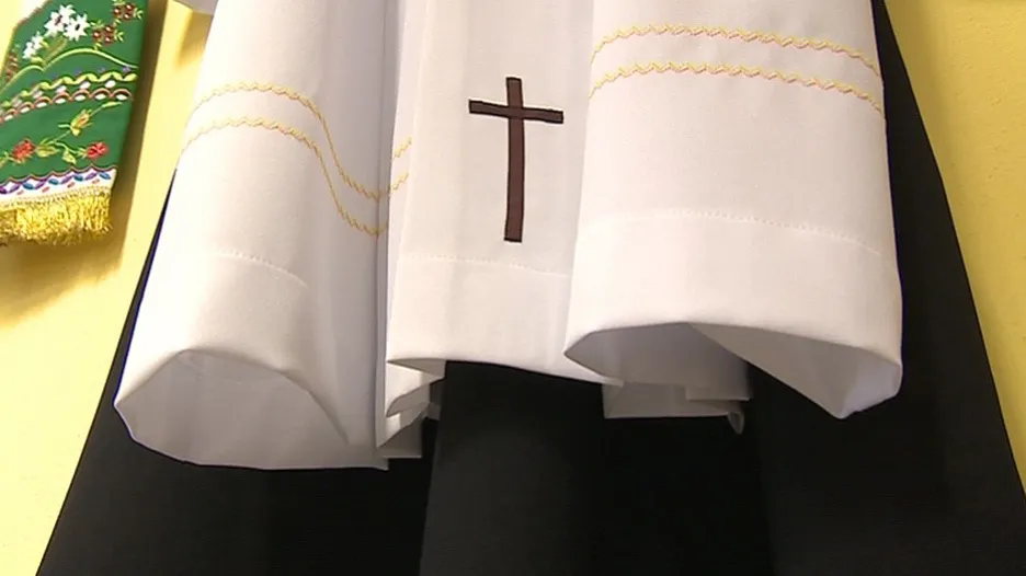 V Uherském Ostrohu vyrábí i liturgické oděvy