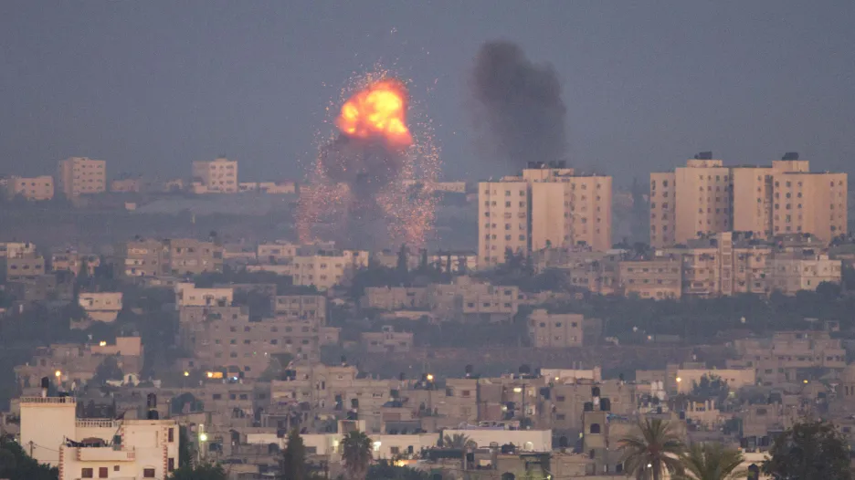 Výbuch po útoku Izraele na severu pásma Gazy