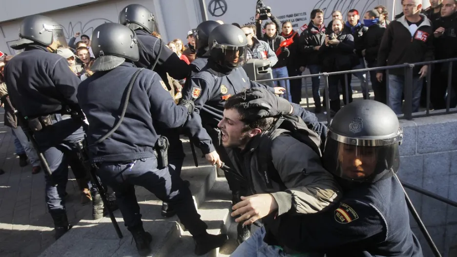 Potyčky s policií ve Španělsku