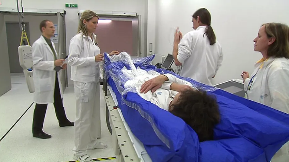 Polohování pacienta před protonovým ozařováním