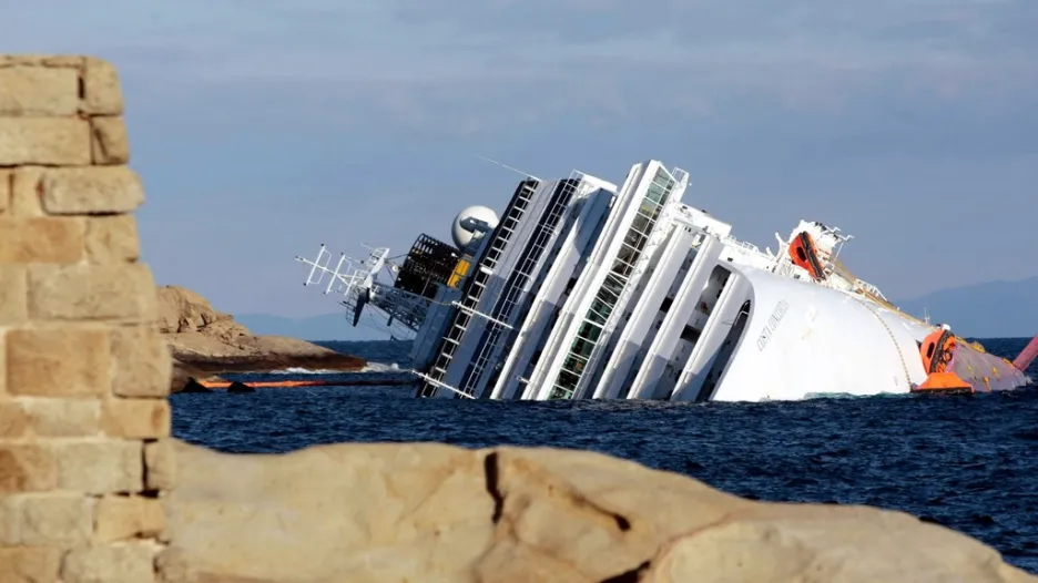 Ztroskotaná loď Costa Concordia