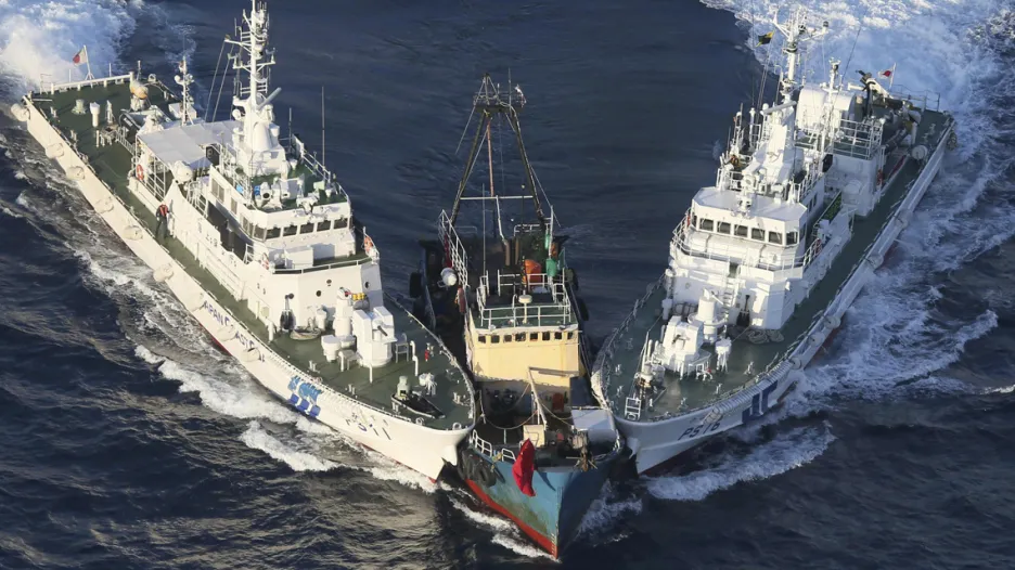Loď čínských aktivistů zadržená japonskou pobřežní stráží
