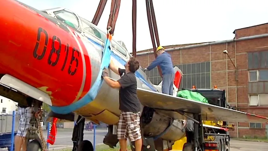 Skládání stíhačky MiG-21
