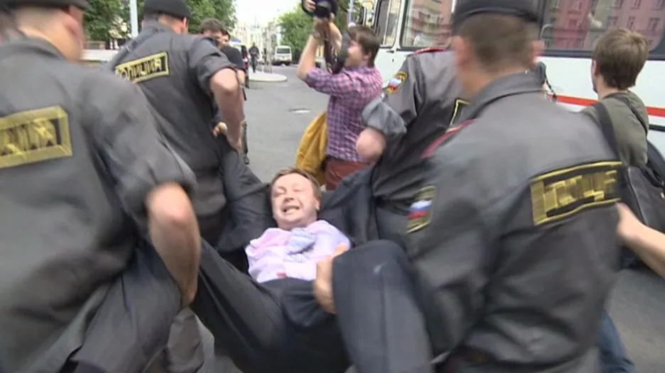 Nikolaj Alexejev v rukou policie