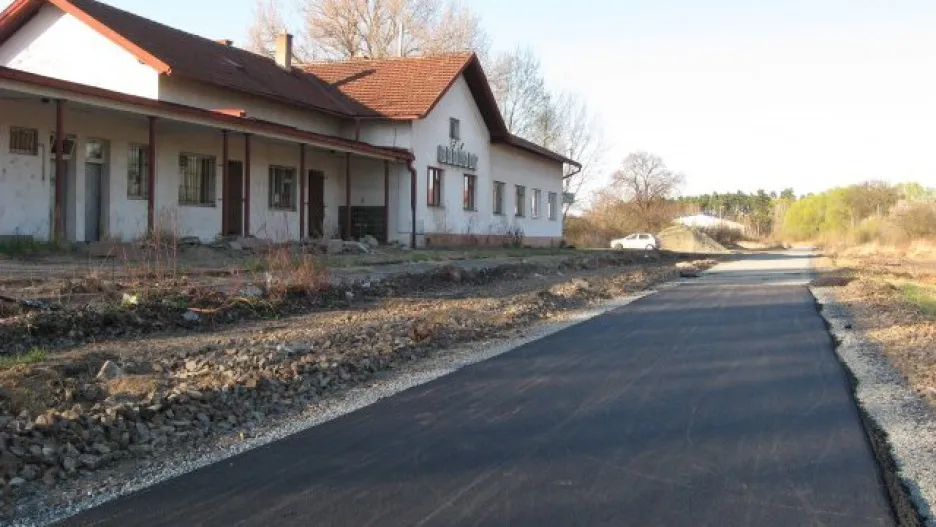 Cyklostezka z Kyjova do Mutěnic vede místem bývalé železnice