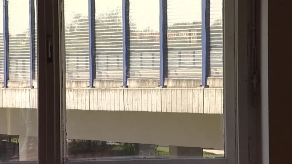 Svitavská radiála vede doslova za okny vily