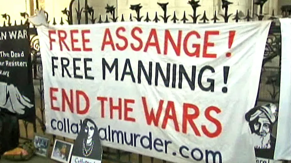 Demonstrace na podporu Manninga a Assange