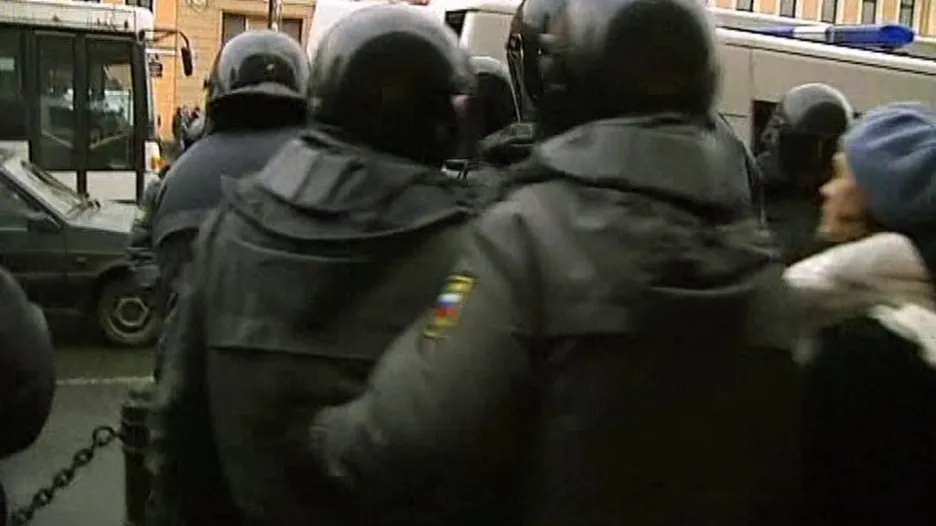 Moskevská policie zasahuje proti demonstrantům