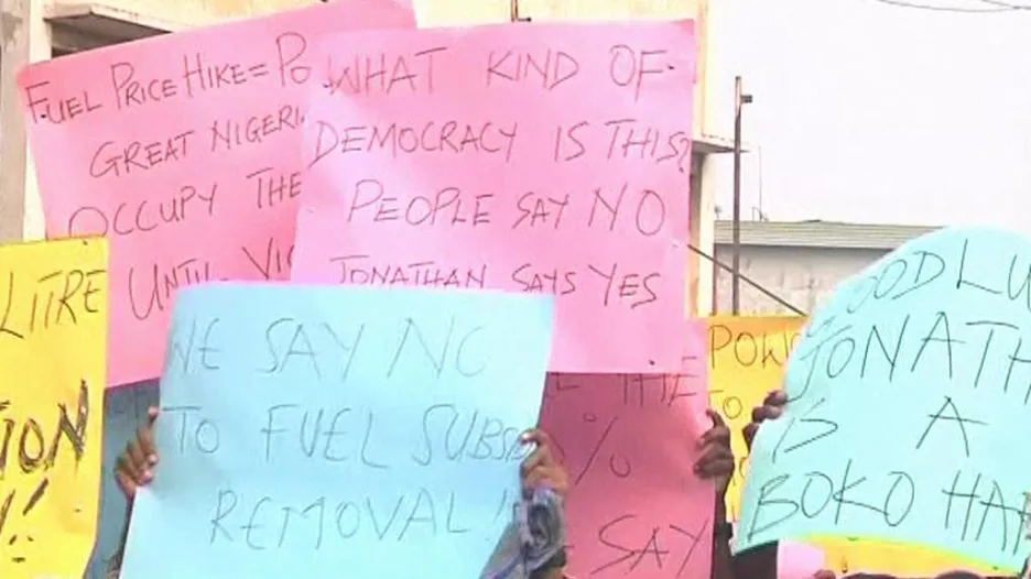 Protesty v Nigerii proti zdražování benzínu