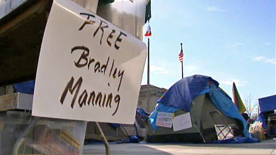 Demonstrace na podporu Manninga