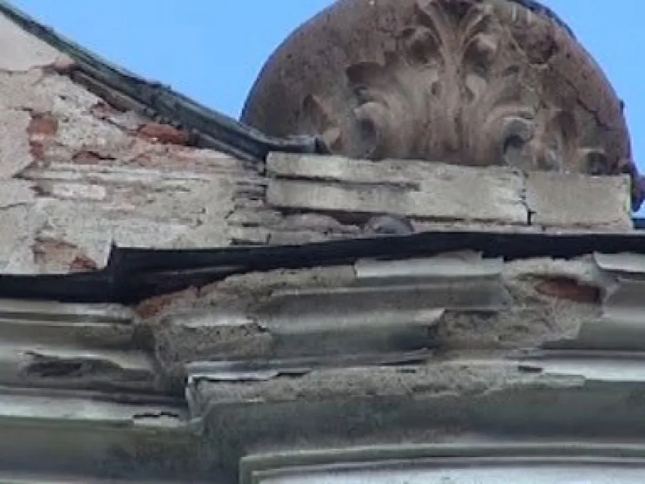 Poškozená výzdoba kostela sv. Janů