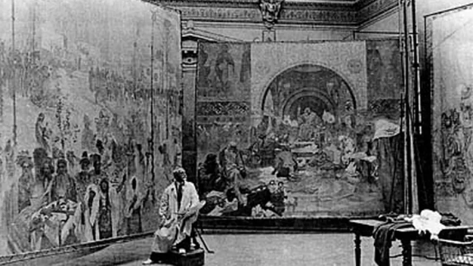 Alfons Mucha při malování Slovanské epopeje