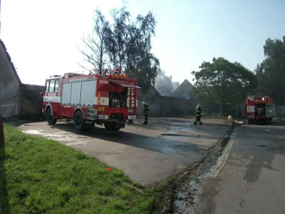 Požár skladu v Hrušovanech u Brna
