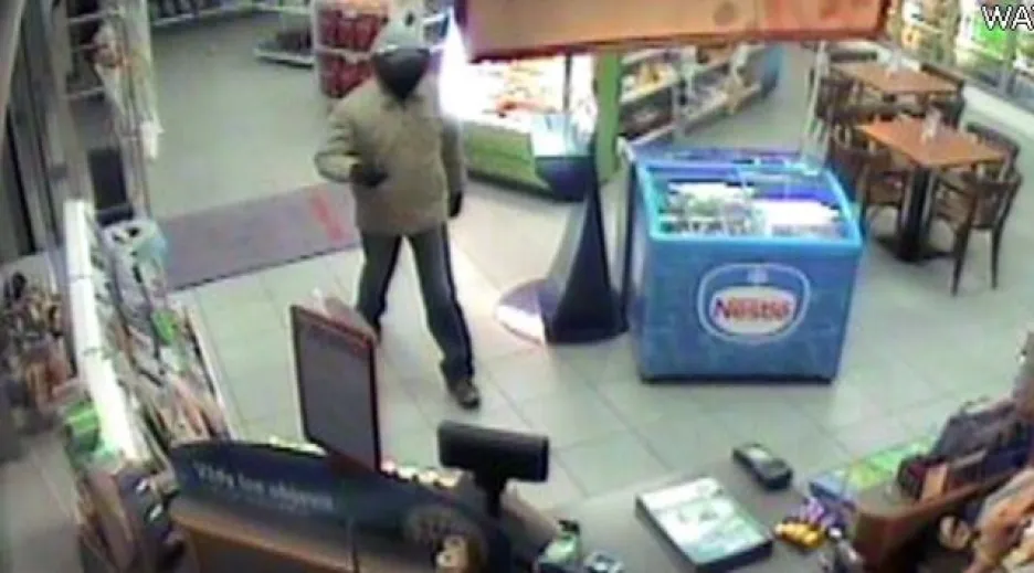 Maskovaný muž s nožem v ruce přepadl benzinku v Uherském Hradišti