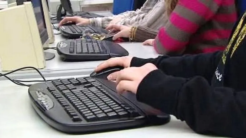 Studenti u počítačů