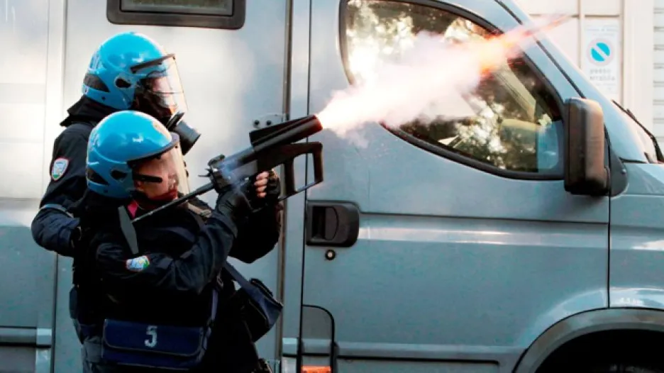 Italská policie zasahuje proti demonstrantům