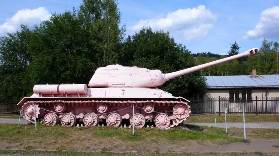 Slavný růžový tank v muzeu v Lešanech