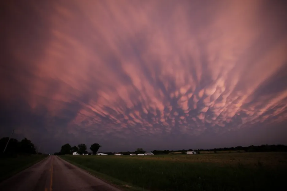 Nebe krátce před příchodem tornáda do města Joplin