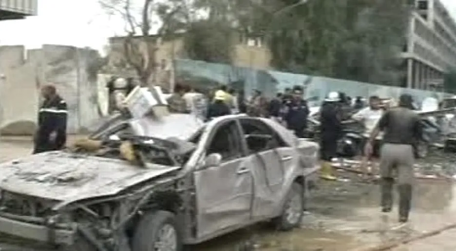 Následky bombového útoku v Bagdádu
