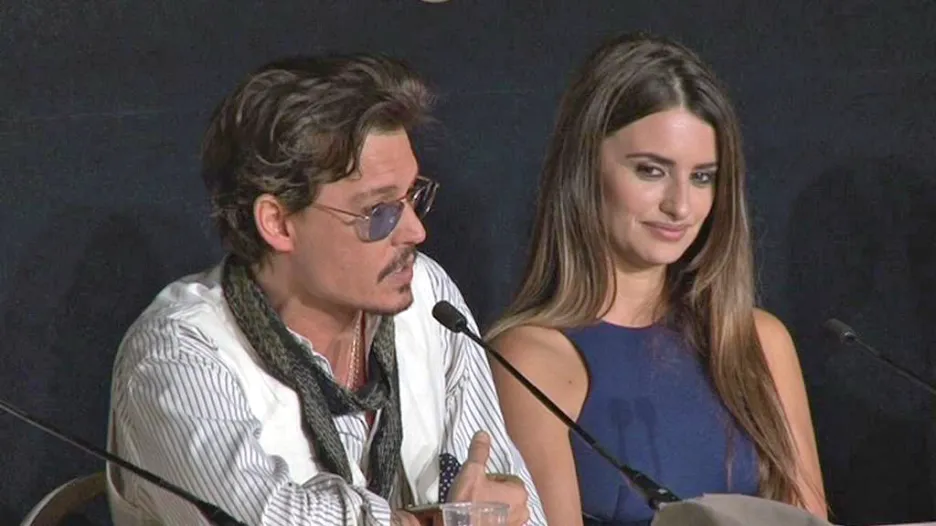 Johnny Depp a Penelope Cruzová na TK v Cannes