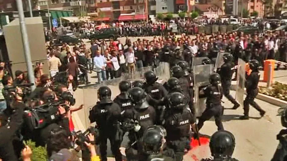 Zásah kosovské policie proti demonstrantům