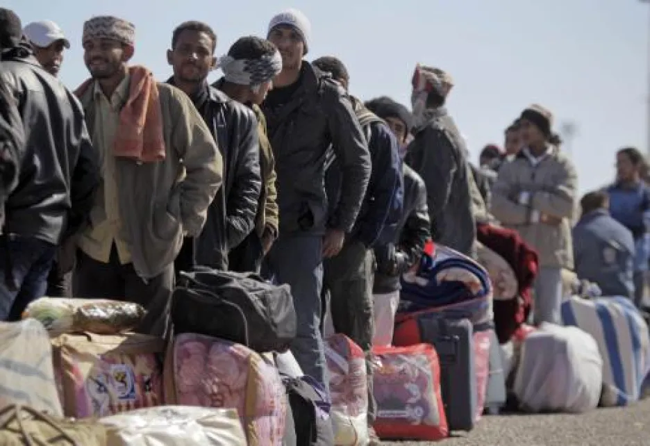 Cizinci opouštějí hromadně Libyi